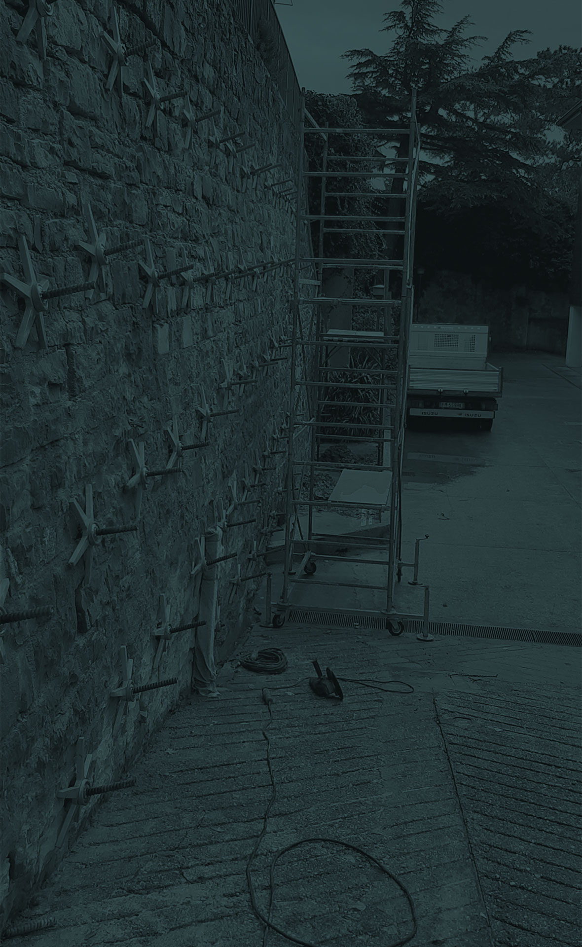 Dettaglio lavori di consolidamento muro in pietra